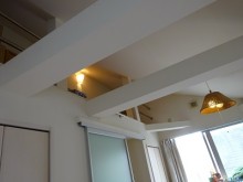 パステルカラーの間仕切り壁で圧迫感のない快適空間に　目黒区 K様邸